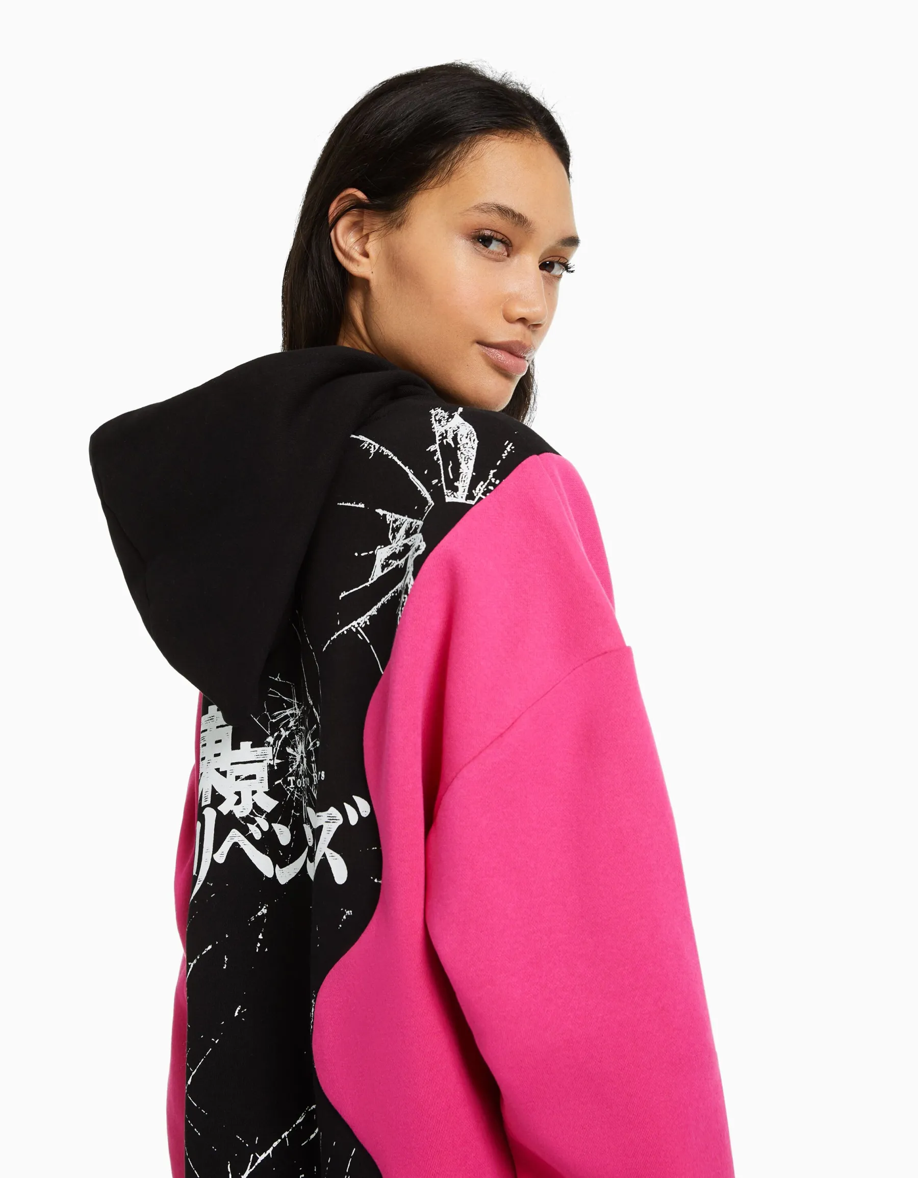 BERSHKA Sweat capuche imprimé TOKYO REVENGERS Fuchsia Outlet