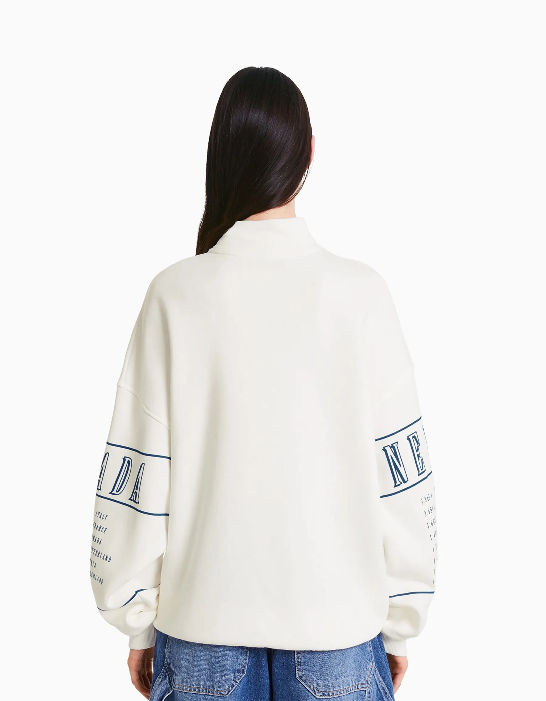 BERSHKA Sweat col montant zippé imprimé Blanc cassé Sale