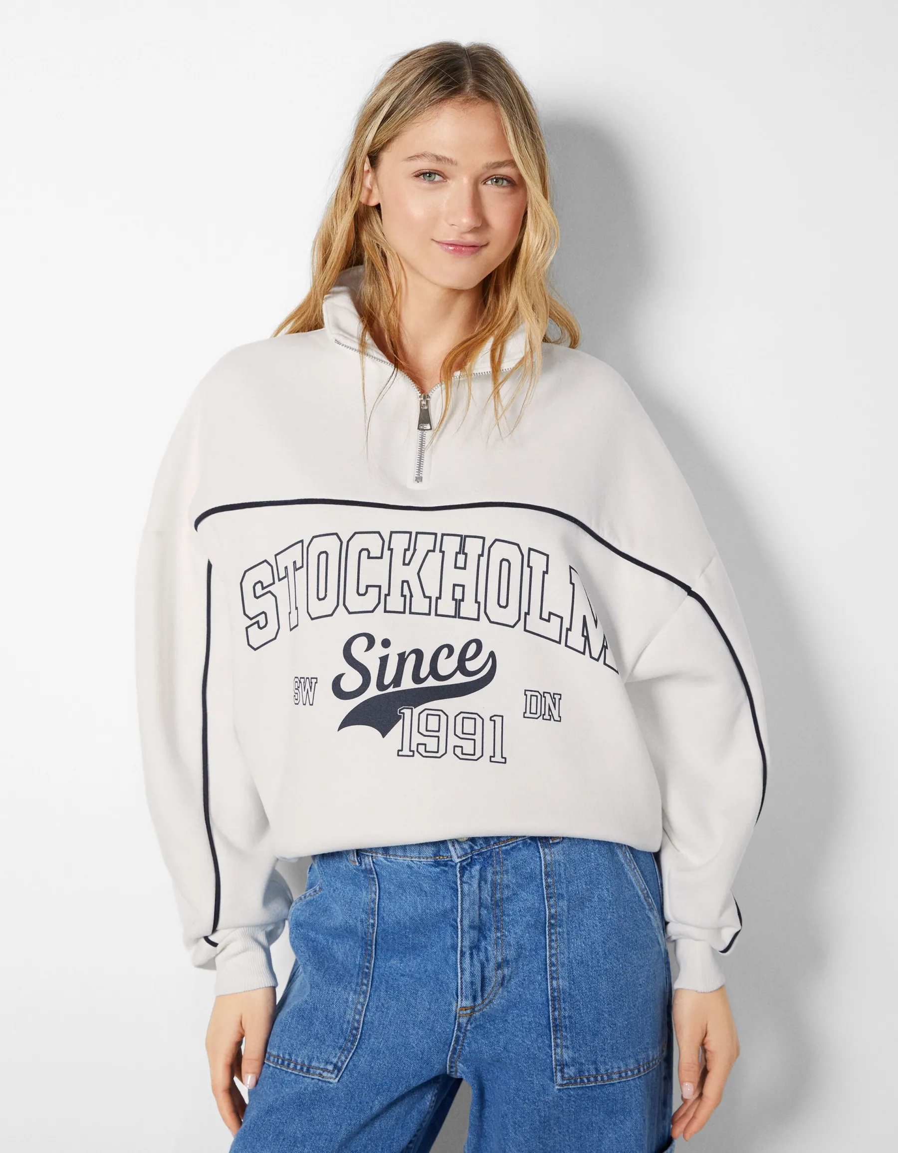 BERSHKA Sweat col montant zippé imprimé Bleu foncé Store