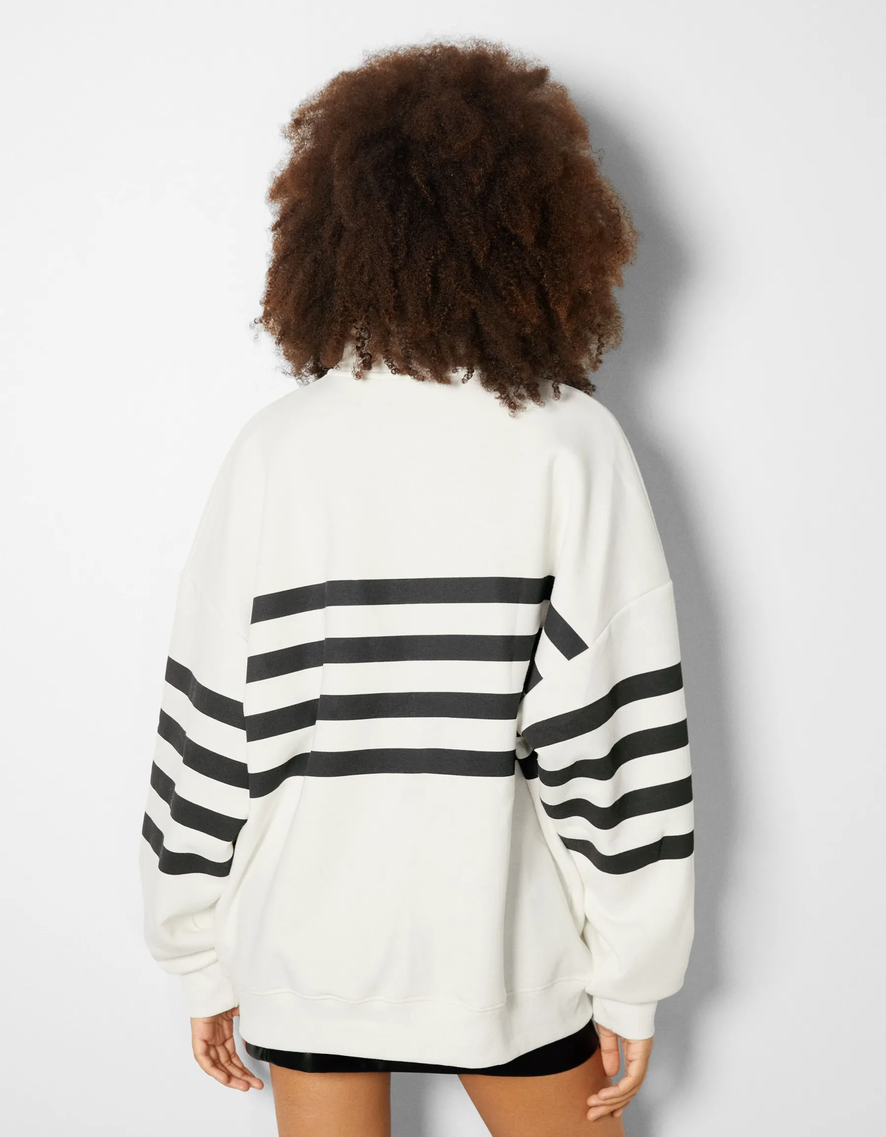 BERSHKA Sweat col montant zippé imprimé Bleu foncé Clearance