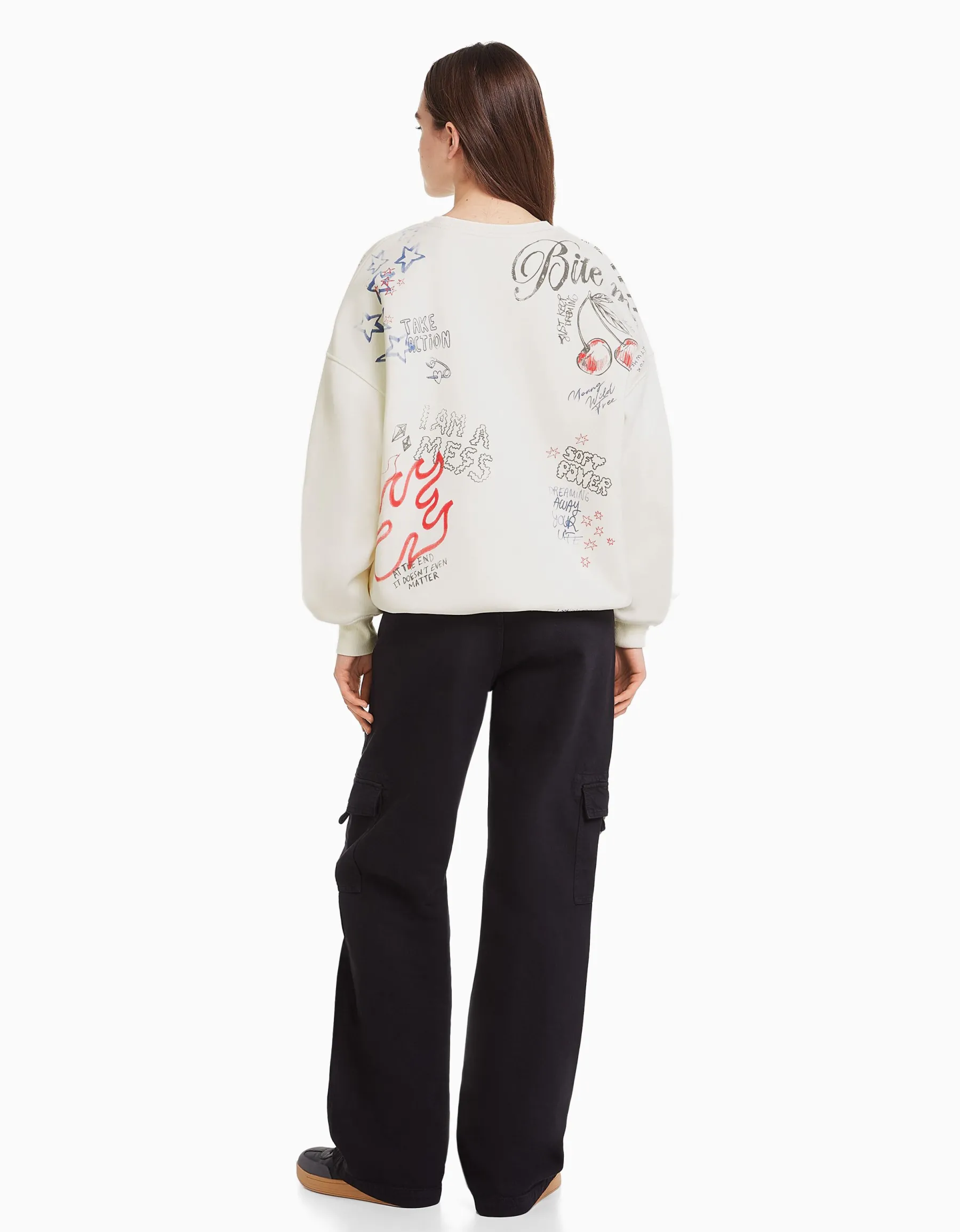 BERSHKA Sweat col rond imprimé Écru Sale