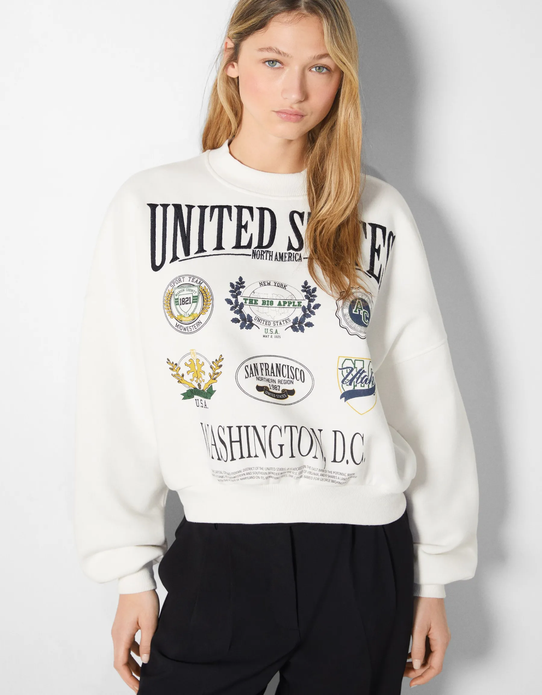 BERSHKA Sweat imprimé broderie Sable New