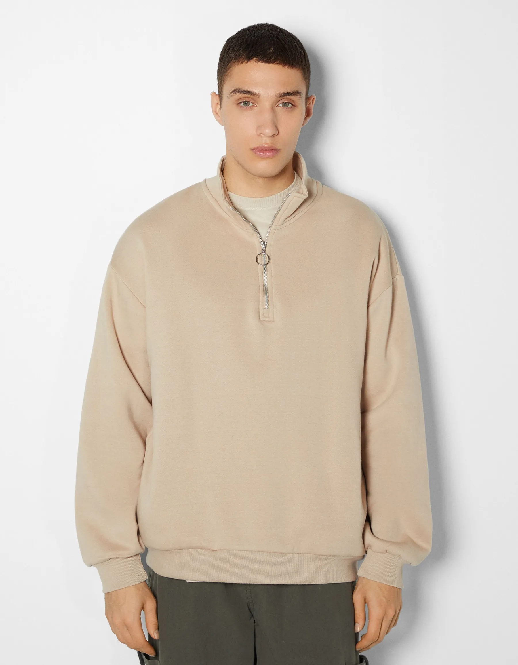 BERSHKA Sweat oversize col montant Blanc cassé Hot