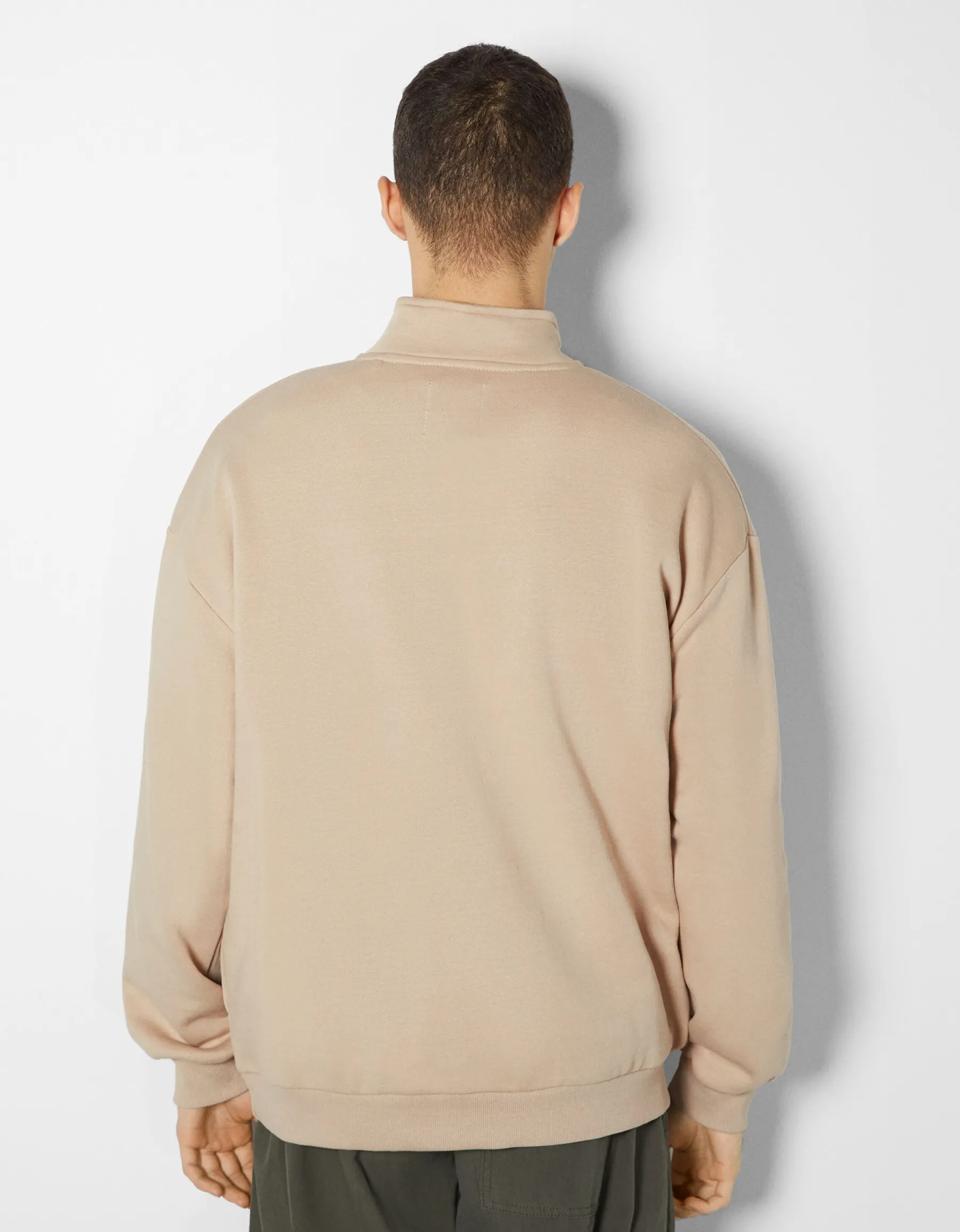 BERSHKA Sweat oversize col montant Blanc cassé Hot