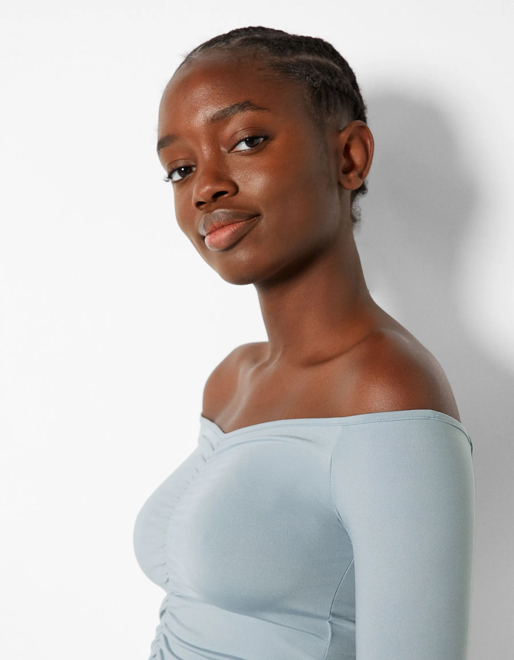 BERSHKA Top cropped manches longues col style Bardot fronces Noir Store