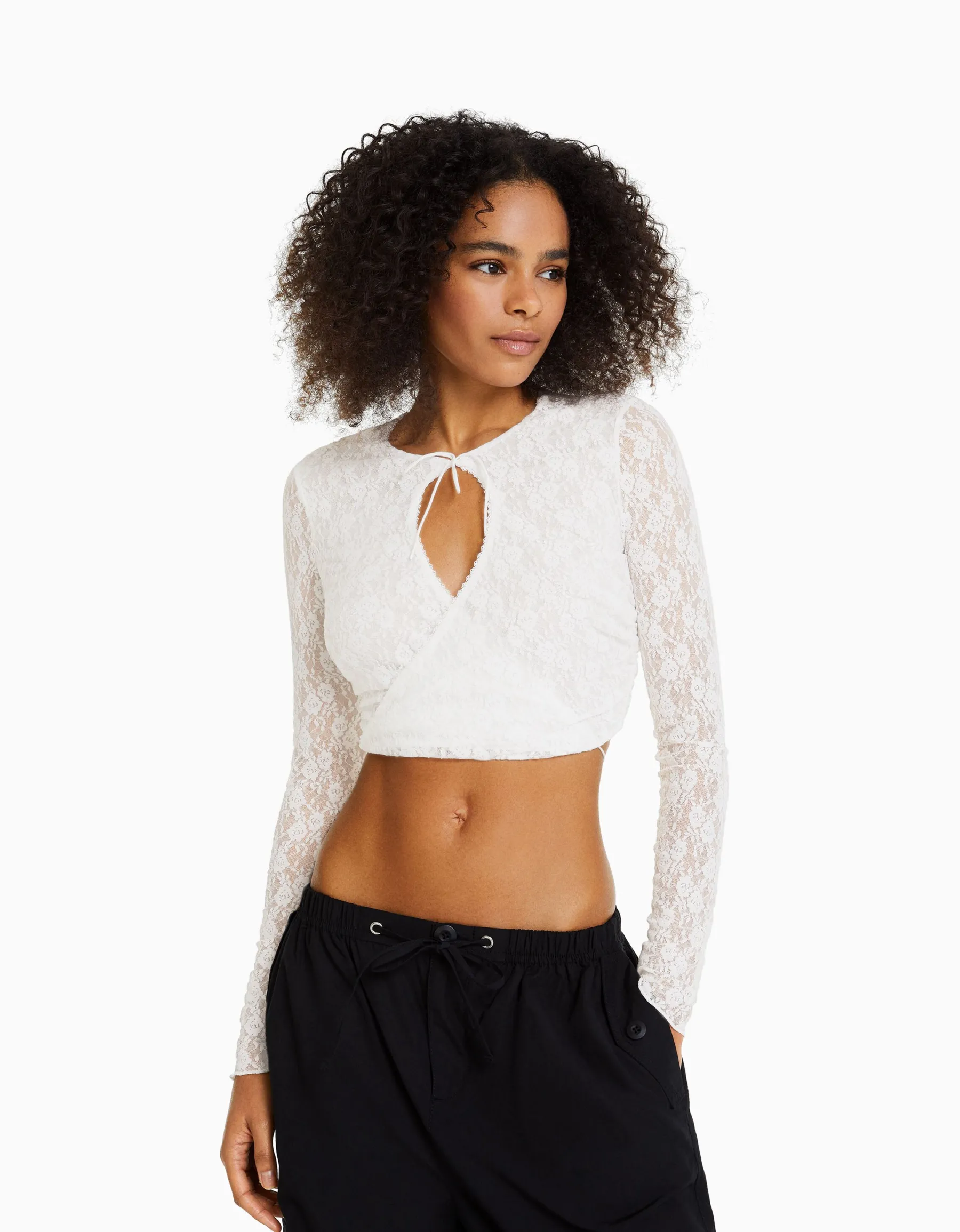 BERSHKA Top manches longues en dentelle décolleté croisé Écru Sale