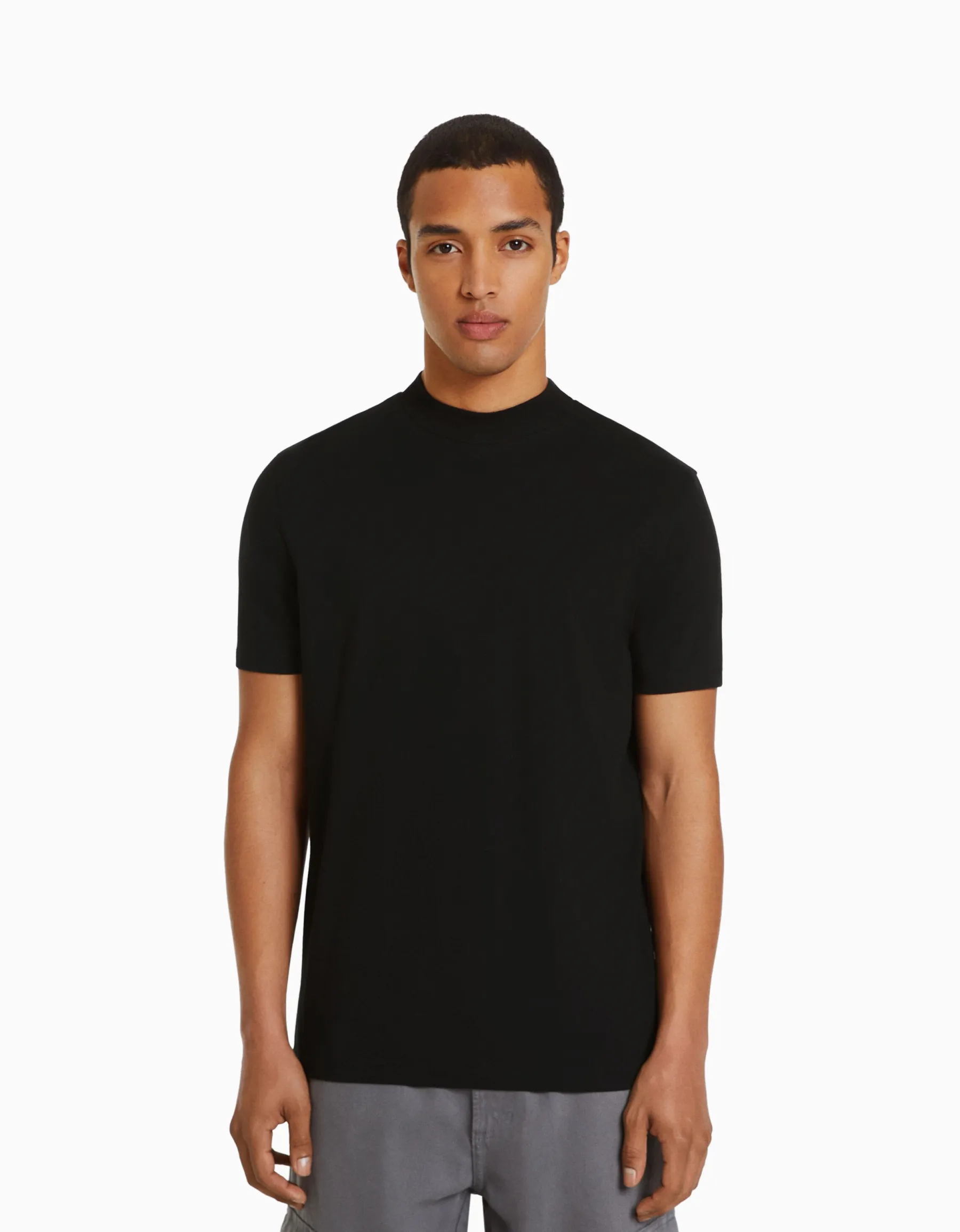 BERSHKA T-shirt à manches courtes et col montant Noir Discount