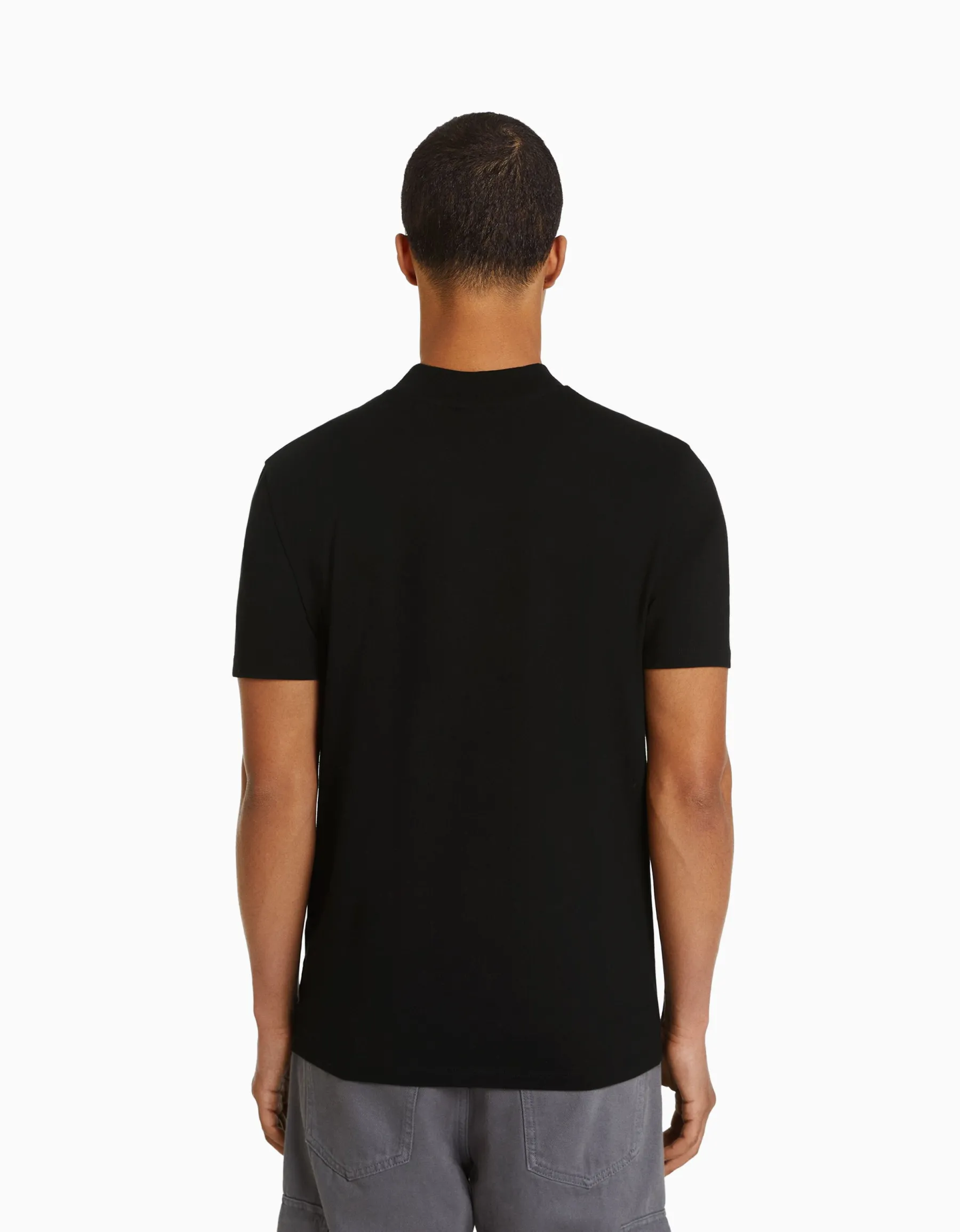 BERSHKA T-shirt à manches courtes et col montant Noir Discount