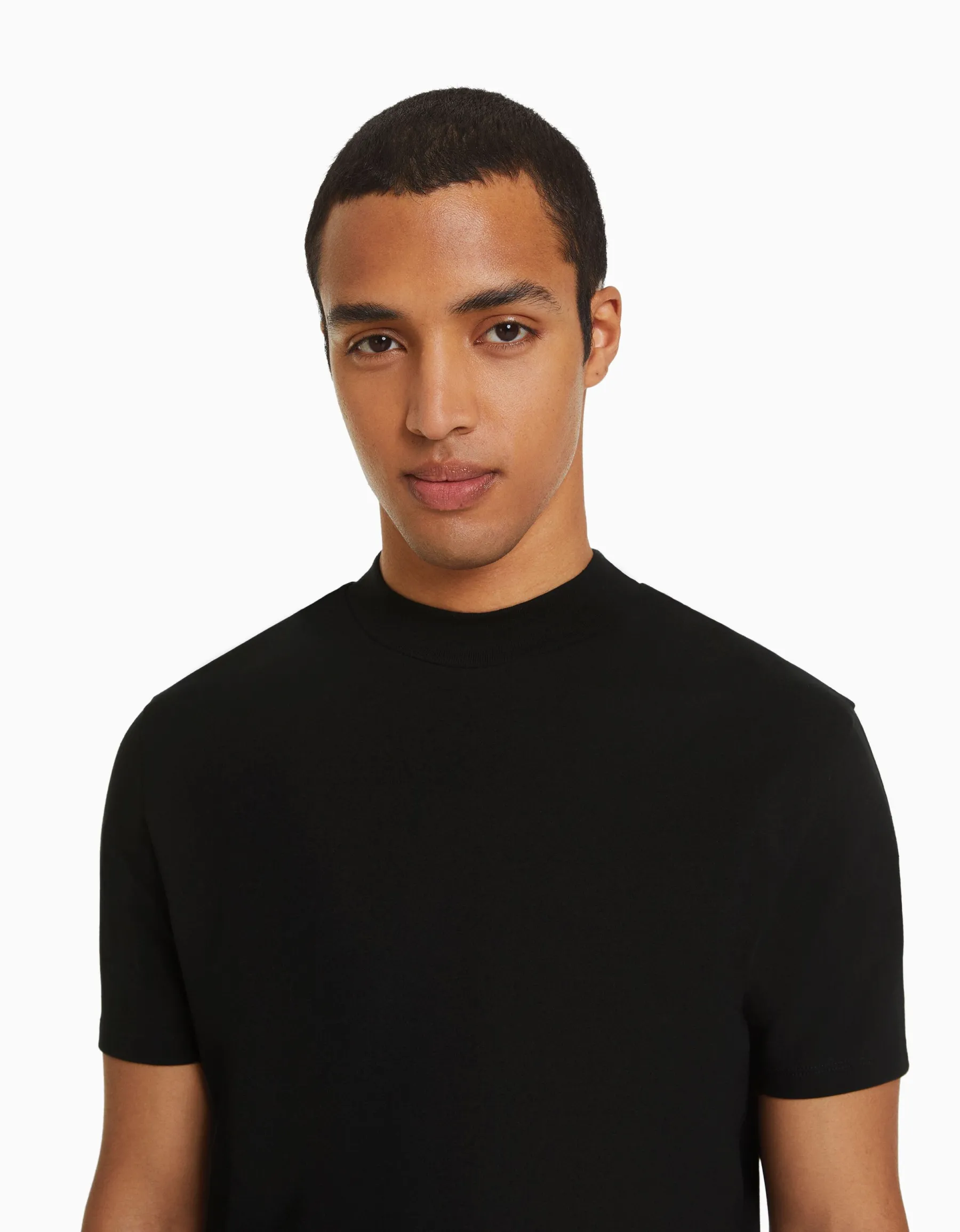 BERSHKA T-shirt à manches courtes et col montant Noir Discount