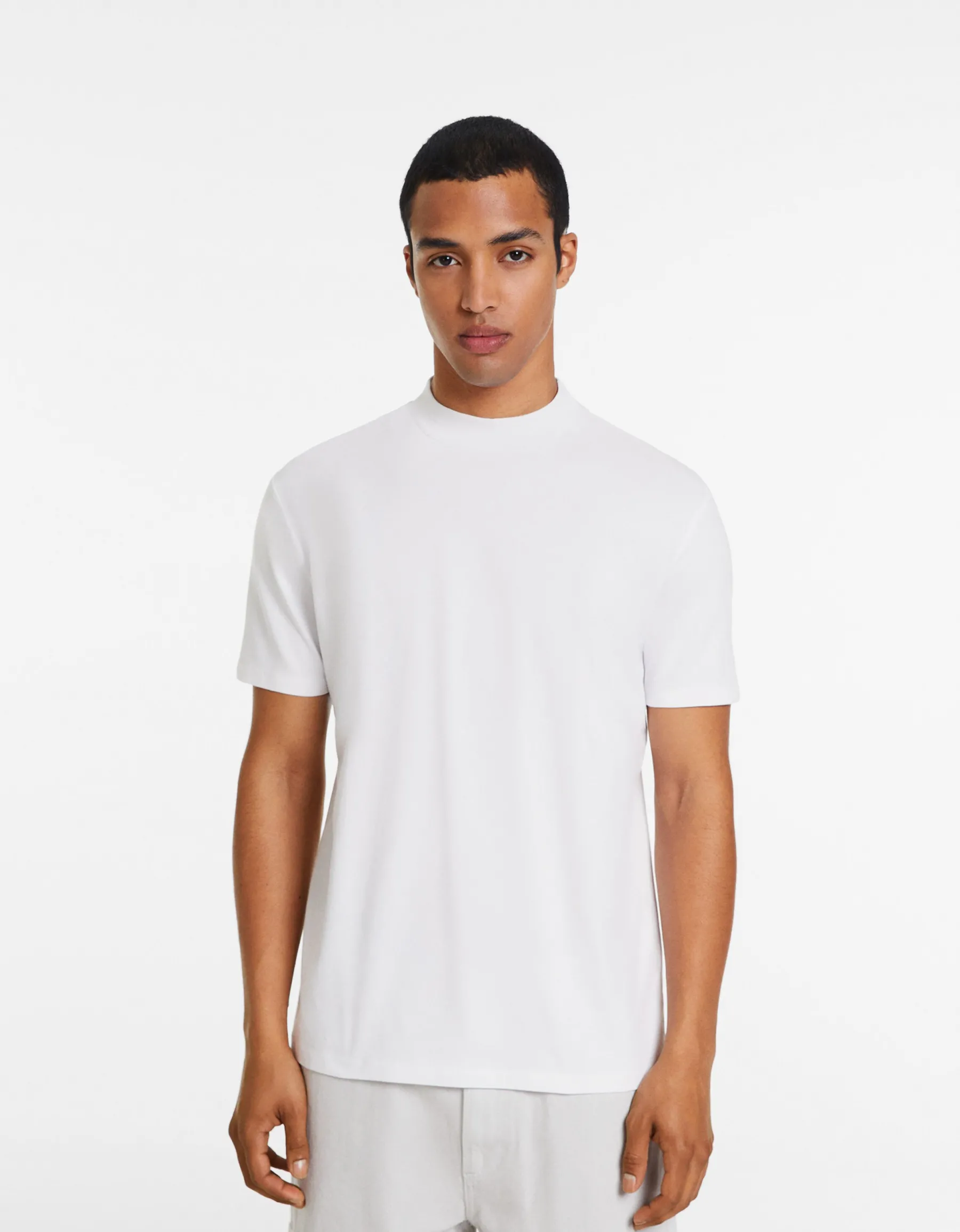 BERSHKA T-shirt à manches courtes et col montant Blanc Hot
