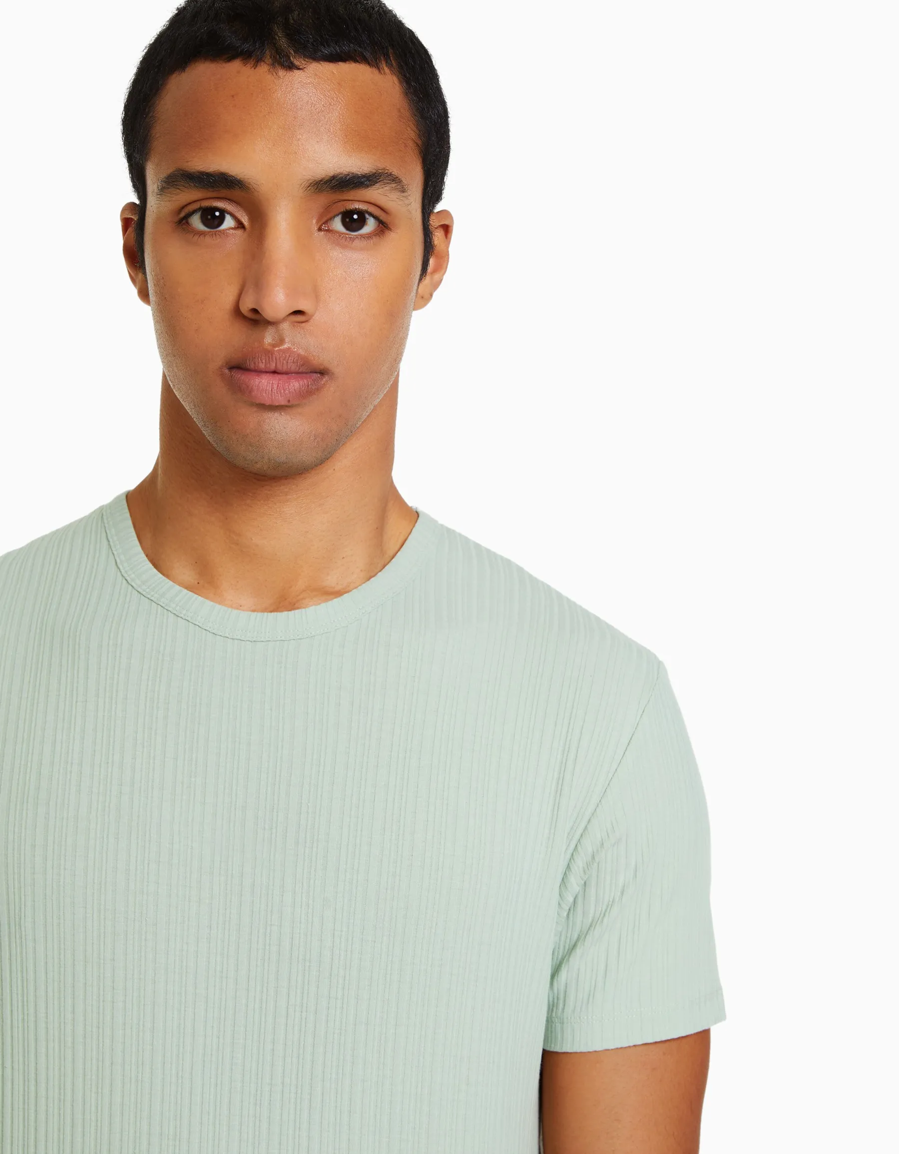 BERSHKA T-shirt manches courtes muscle fit maille côtelée Blanc cassé Online