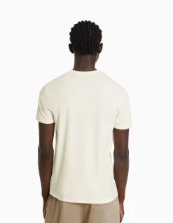 BERSHKA T-shirt manches courtes muscle fit maille côtelée Blanc cassé Store