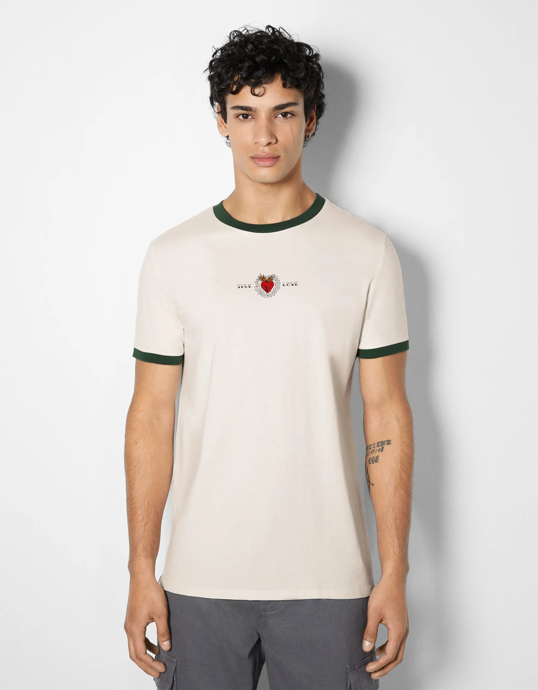 BERSHKA T-shirt manches courtes regular fit imprimé Blanc / Noir Cheap