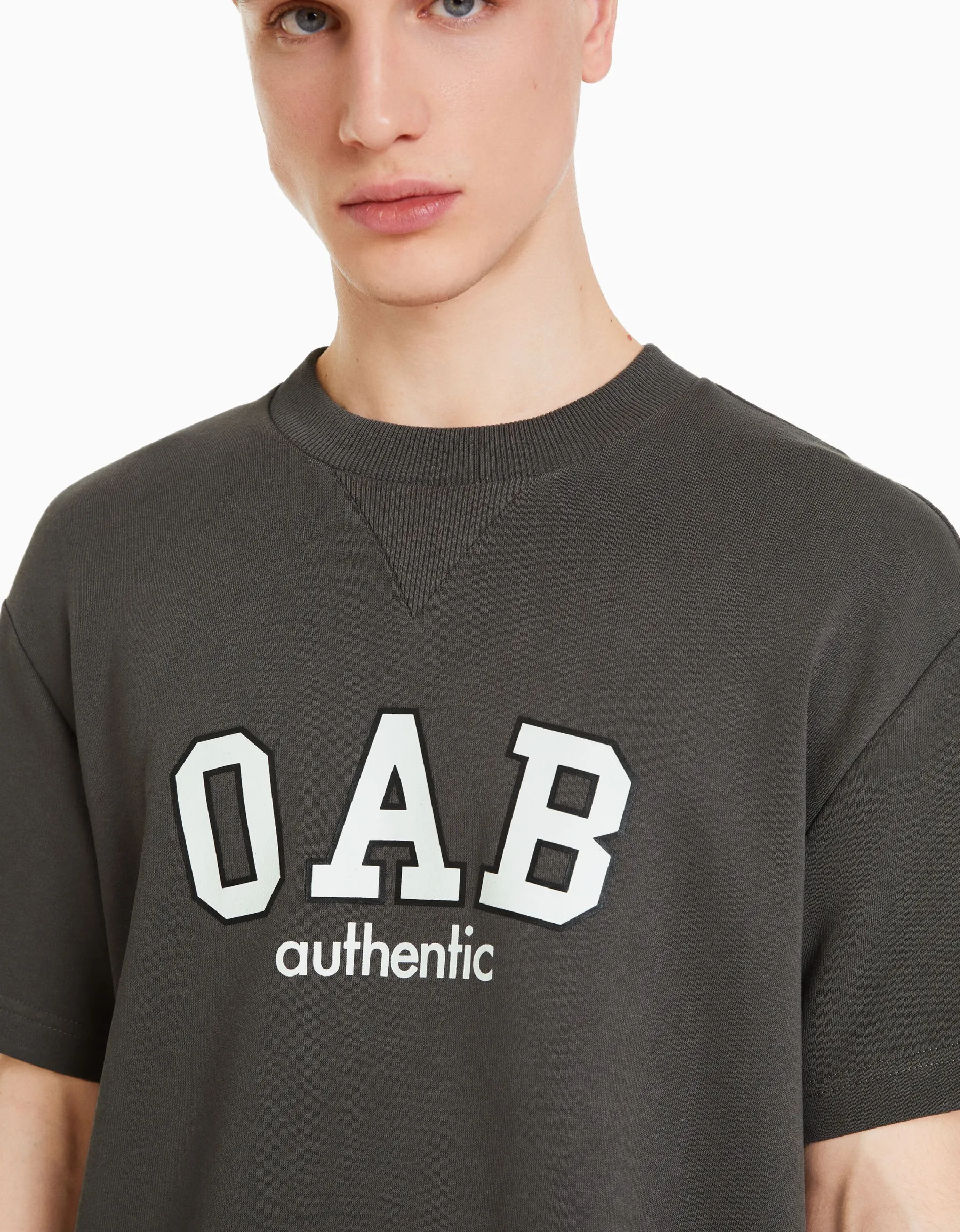 BERSHKA T-shirt molleton imprimé varsity Gris Cheap
