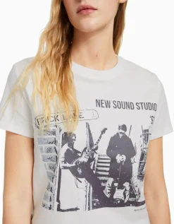 BERSHKA T-shirt regular imprimé graphique Blanc cassé Store