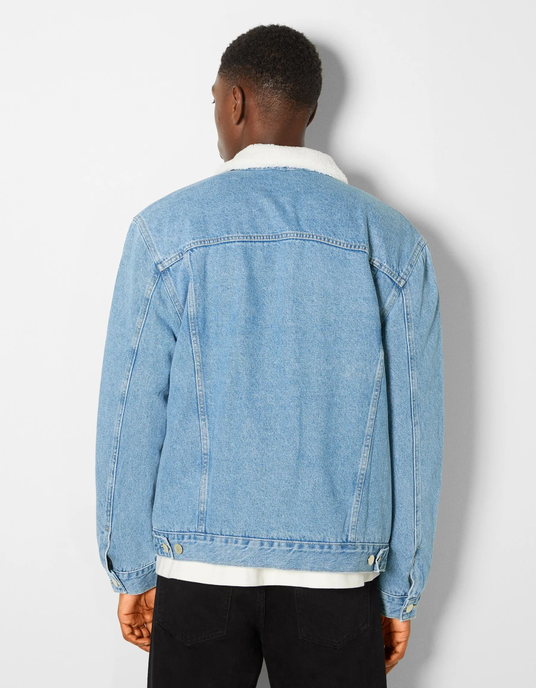 BERSHKA Veste en jean doublure polaire Bleu Hot