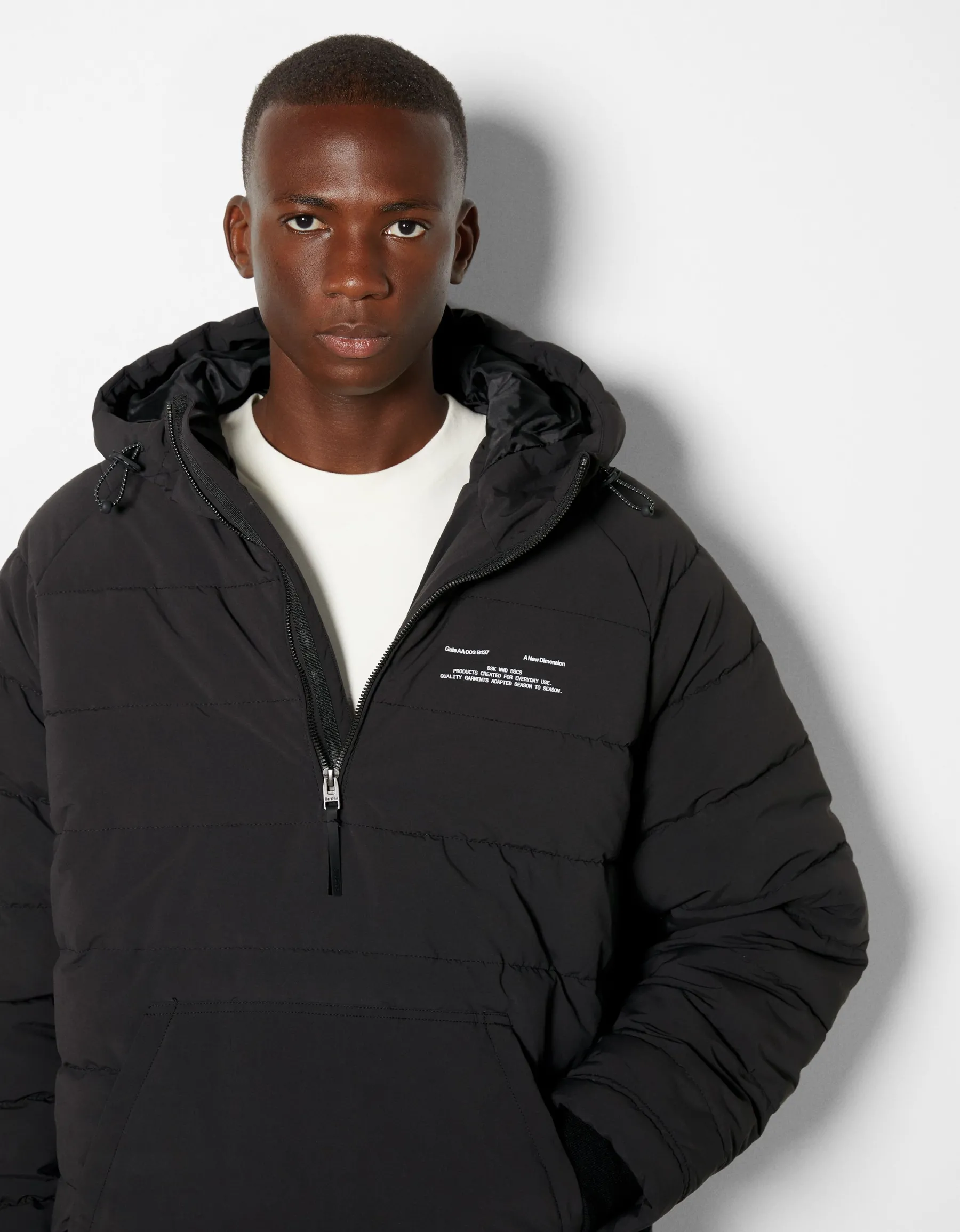 BERSHKA Veste kangourou matelassée Noir Discount