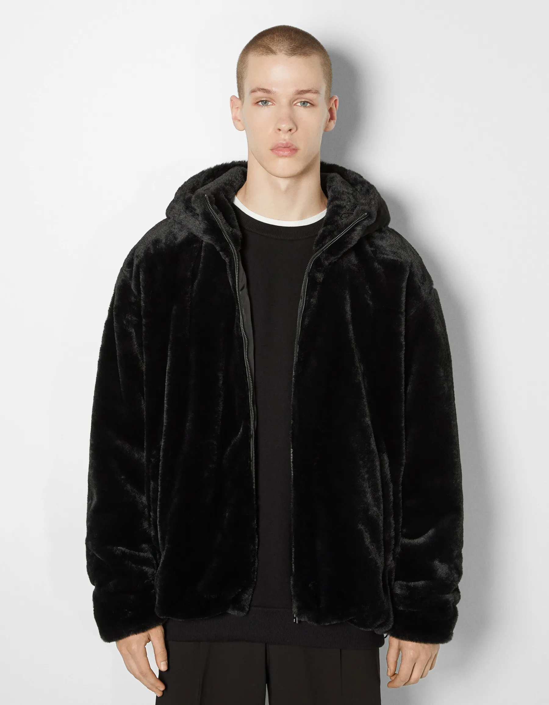 BERSHKA Veste polaire à capuche Noir Hot