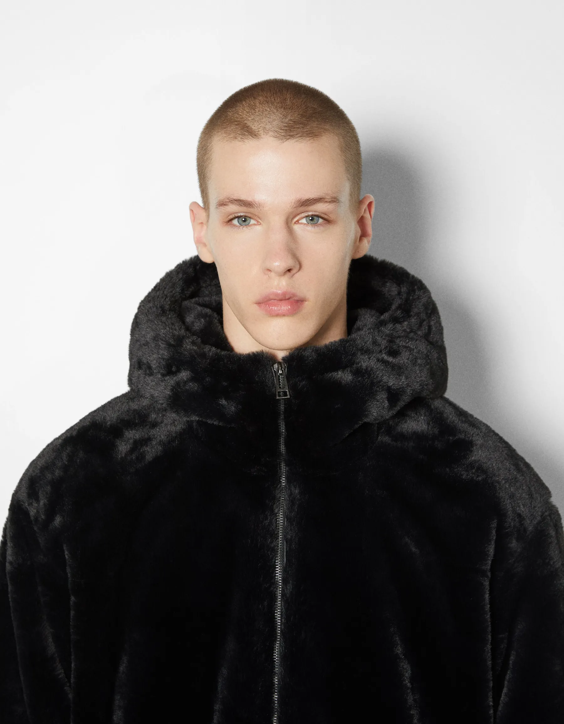 BERSHKA Veste polaire à capuche Noir Hot