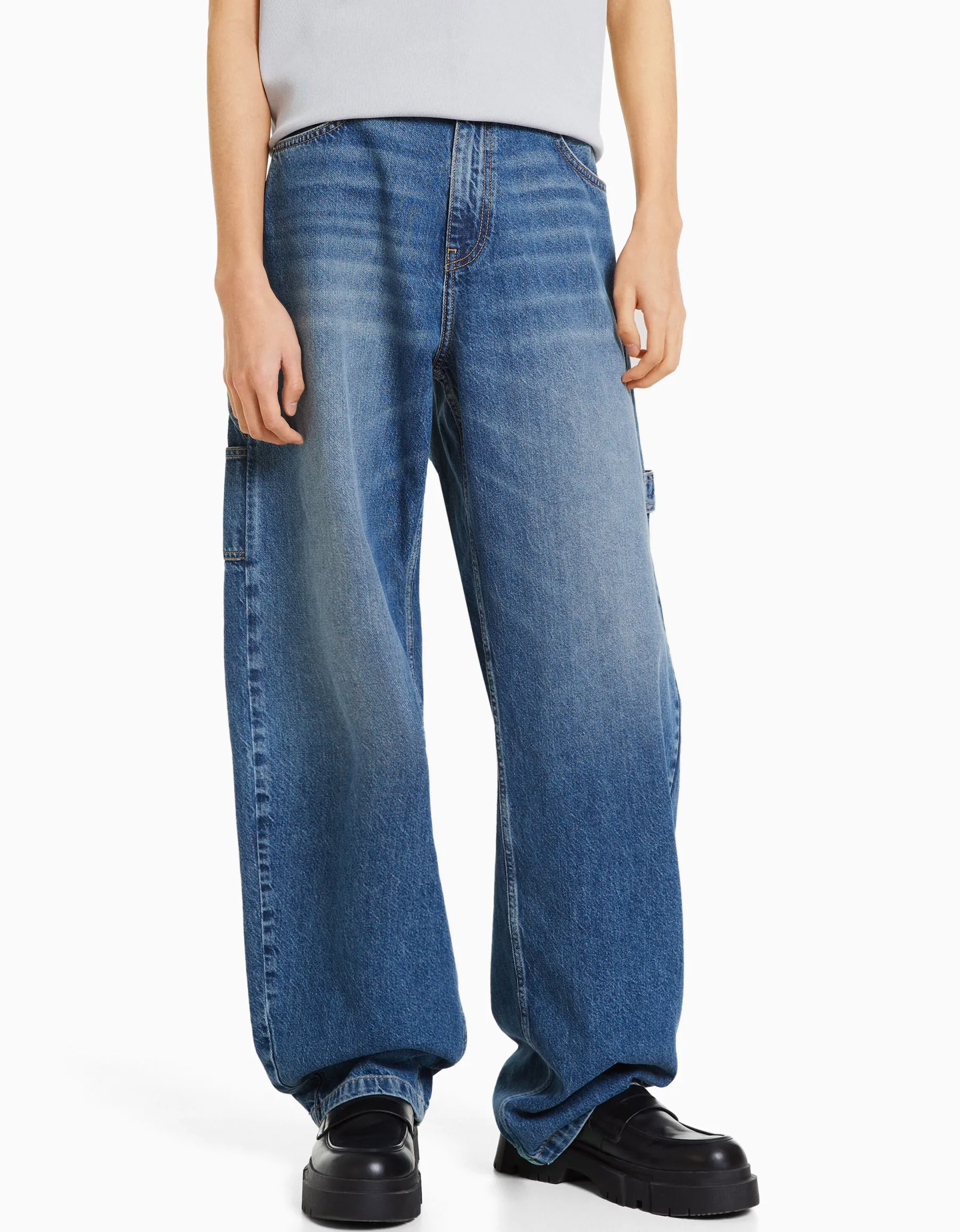 BERSHKA Wide balloon leg carpenter jeans with detailing Bleu lavé Online